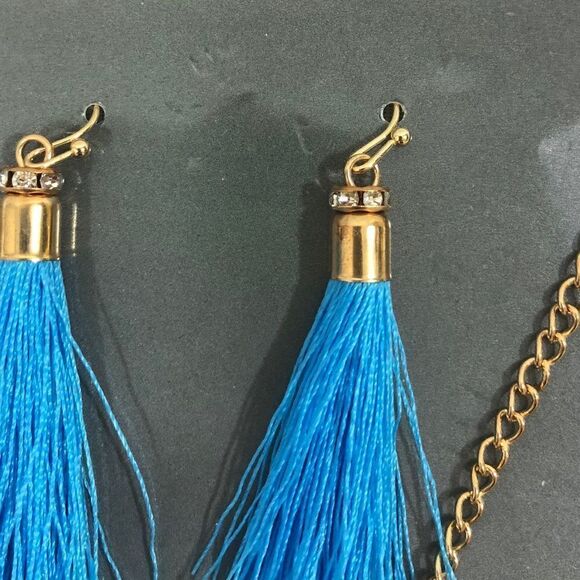 Adorable blue tassel Earring and necklace set - Picture 4 of 4